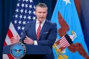 Chefe do Pentágono alerta Cuba contra compra de armas durante visita a Guantánamo