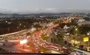 Chuva e jogo do Brasil causam congestionamento no Rio