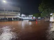 Chuva forte em Iporã alaga ruas e casas; em Curitiba, adutora rompe