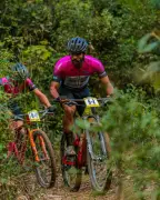 Ciclista Bruno Barbosa morre atropelado na BR-494 em Divinópolis