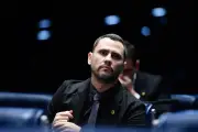 Cleitinho critica classe política e mantém suspense sobre candidatura em MG