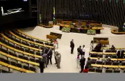 Câmara vota na terça PL do fim da escala 6x1; relator quer adequar CLT