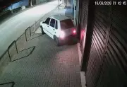 Câmeras flagram invasão de loja com carro em marcha à ré em Campina Grande