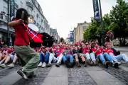Cântico 'Vikingblod' da torcida norueguesa lidera paradas musicais