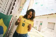 Coleção da Athleta inspirada em Pelé ganha reforço para mercado asiático