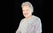 Comédia musical 'Apocalip-se' discute IA nas relações humanas