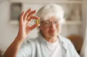 Consumo excessivo de suplementos: riscos e alertas de especialistas