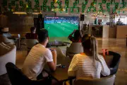 Copa 2026: 61,5% dos cariocas verão jogos em casa com gasto de R$ 327 mi