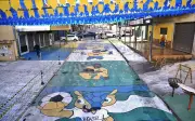 Copa do Mundo: artista impressiona com pintura em rua de Goiás