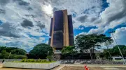 Copom corta Selic para 14,25% e sinaliza cautela com novos cortes