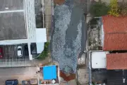 Cratera em São José dos Campos volta a afundar e é preenchida com pedras