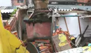 Cratera se abre na Zona Sul de SP após rompimento de galeria de águas pluviais
