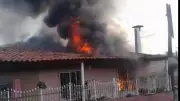 Criança de 8 anos é resgatada de incêndio no Bairro Bela Vista em Fortaleza