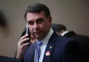 Crise entre Michelle e Flávio Bolsonaro abala pré-campanha presidencial
