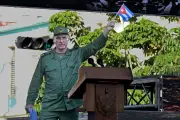 Cuba aprova reformas de livre mercado para conter crise econômica