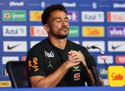 Danilo diz que primeiro tempo do Brasil assustou na estreia