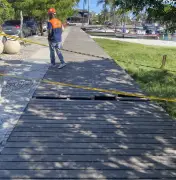 Deck cede no Canal do Itajuru e mulher fica ferida em Cabo Frio