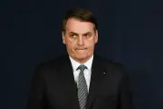 Defesa de Bolsonaro tem prazo para explicar pistola apreendida