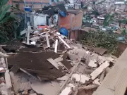 Desabamento em Pirajá destrói casa e soterra criança de 9 anos