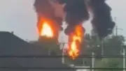 Destroços de drone ucraniano causam incêndio em depósito russo