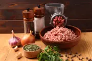 Dicas da chef Helô Bacellar para carne moída perfeita