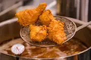 Dicas de chefs para frango frito perfeito para assistir ao jogo