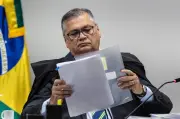 Dino impõe multa diária a estados e municípios por falta de transparência em emendas pix