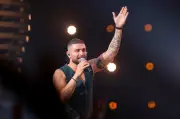 Diogo Nogueira agradece fãs após cancelar shows por disfonia