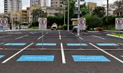 Direitos e deveres no trânsito para motoristas idosos: vagas, isenções e CNH