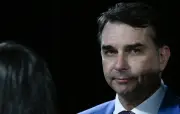 Diretor de cinebiografia de Bolsonaro espera eleger Flávio presidente