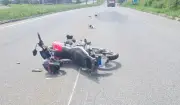 Dois homens caem de moto e morrem atropelados na BR-101 em Paulista