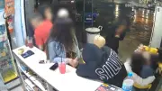 Dois jovens baleados em adega em Caraguatatuba; polícia investiga