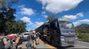 Dois presos após roubo com reféns e tiroteio na BR-040 em Carandaí