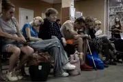Donbass: Êxodo de civis foge de bombardeios russos em Sloviansk e Kramatorsk