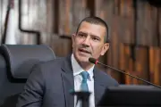 Douglas Ruas apoia bombardeios dos EUA contra traficantes em alto-mar