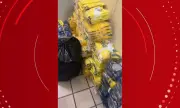 Dupla é presa com 500 camisas falsas da seleção e 40 celulares na Bahia