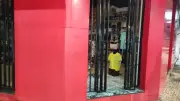 Durante jogo do Brasil, homem furta camisas da seleção em Uberaba