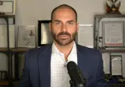 Eduardo Bolsonaro é condenado por coação e vive nos EUA
