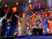 Elba Ramalho emociona público na véspera de São João em Campina Grande