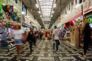 Eleitor brasileiro não vota em PIB, mas no fim de mês, diz pesquisa