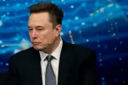 Elon Musk perde status de trilionário com queda das ações da SpaceX
