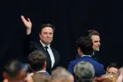 Elon Musk pode se tornar o primeiro trilionário do mundo com IPO da SpaceX, diz Oxfam