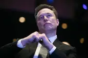 Elon Musk se torna primeiro trilionário e amplia influência global