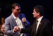 Em livro, Moro critica decisão que beneficiou Flávio Bolsonaro no caso 'rachadinha'