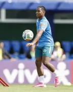 Endrick, 19, busca espaço na seleção e equilíbrio entre jogo e grupo