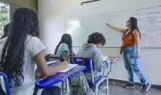 Ensino médio público: reprovação cai 62% e abandono, 61%
