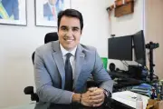Enteado de Jaques Wagner é citado em esquema com Banco Master