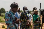 Enterro de bebê de 6 meses vítima de ebola no Congo destaca desafios