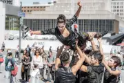 Espetáculo 'Trupe' gratuito na Praça Paris neste sábado