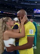 Esposa de Igor Thiago o apoia após estreia abaixo na Copa